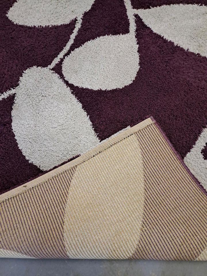 Teppich lila/beige 2,30m x 1,60m in Rosdorf