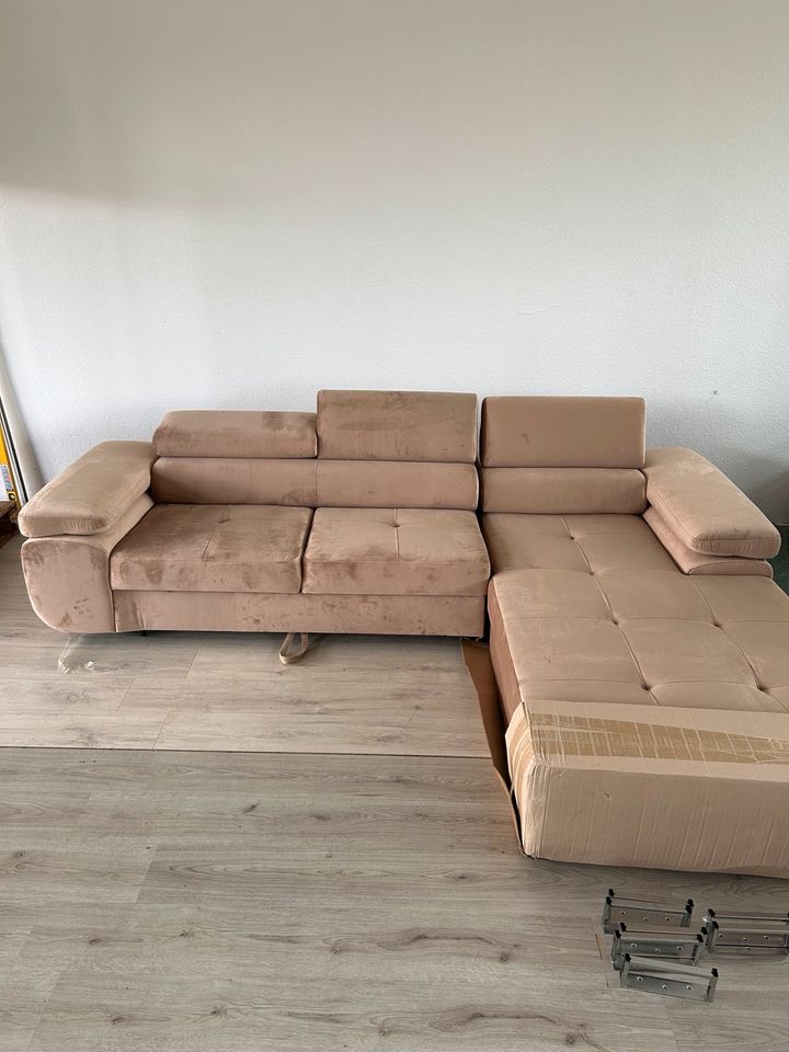 Schönes  Samt Sofa neu in Redwitz a d Rodach