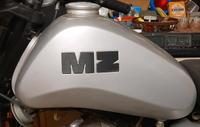 Suche MZ ETZ 125/150 Tank DDR Originallack Silber ohne Beulen Sachsen-Anhalt - Zeitz Vorschau