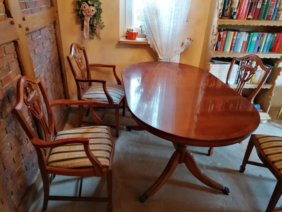 Englisches Chippendale Esszimmer  Tisch ausziehbar mit 6 Stühlen in Wuppertal