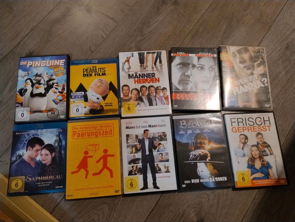 Zehn DVDs bzw. BluRays, u.a. Peanuts, Saphirblau in Jüchen