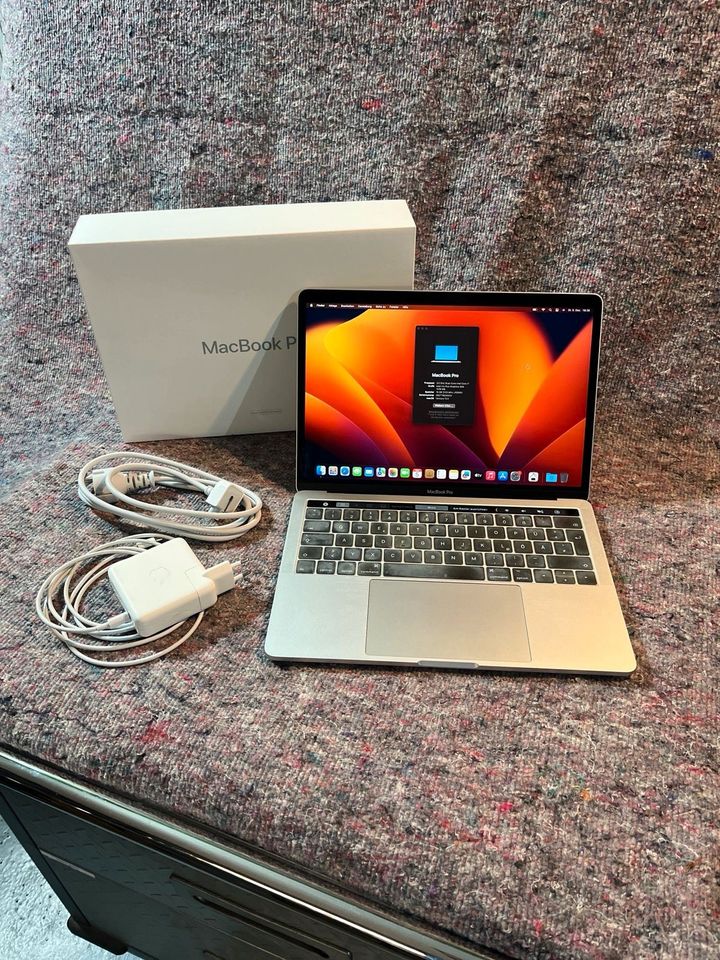 Apple MacBookPro (2018) 13,3" 3,5Ghz Dual-Core i7 - 16GB - 1TB in Himmelstadt
