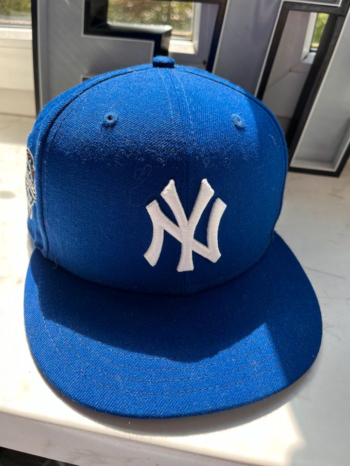 New Era Fitted Cap 7 1/2 Blau Yankees in Flensburg