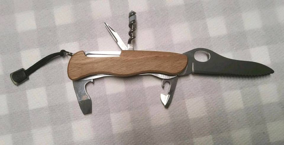 Schweizer Taschenmesser Victorinox Forester Wood in Dunningen