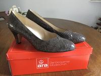 Damen Pumps aus Leder in 39 Essen - Essen-Borbeck Vorschau