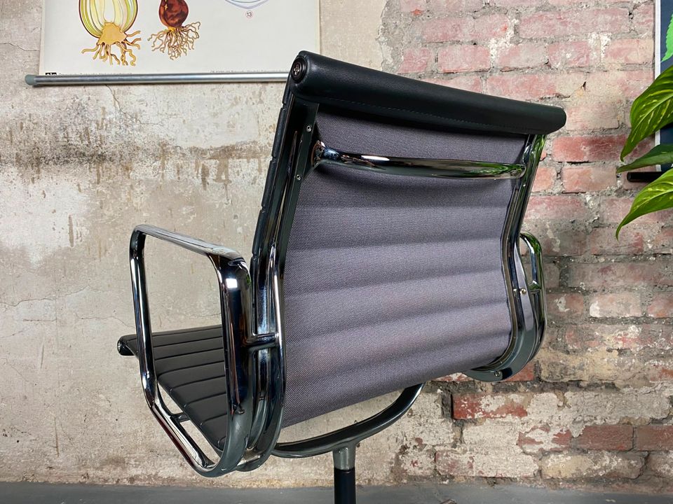 Eames Aluminium Chair EA 108 Vitra Bürostuhl Besucherstuhl Stuhl in Wuppertal