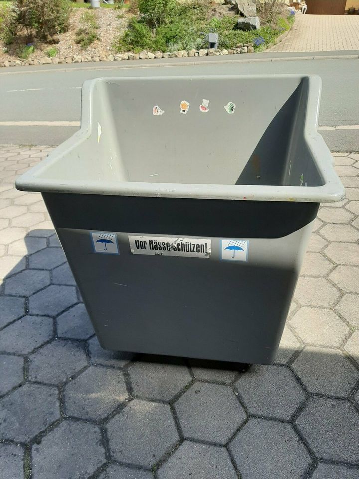 Abfallbehälter, Kunststoff-Rollwagen, mit Rollen in Kupferberg