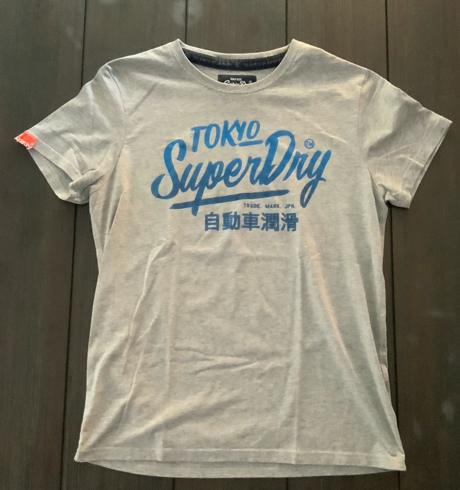 3 x kurze Hose und 2 T-Shirt, SuperDry, Tomster USA in Wetzlar
