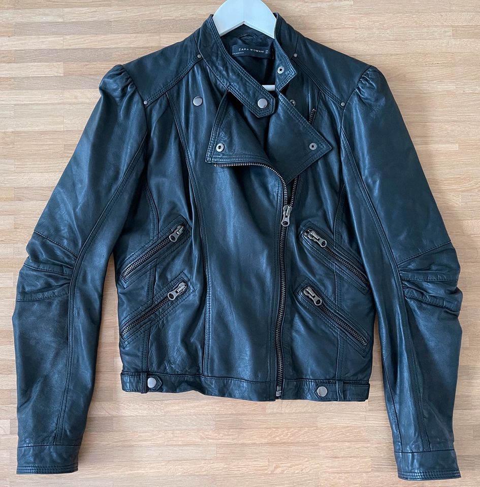 ZARA Woman Lederjacke Bikerjacke Gr. L schwarz in Hannover