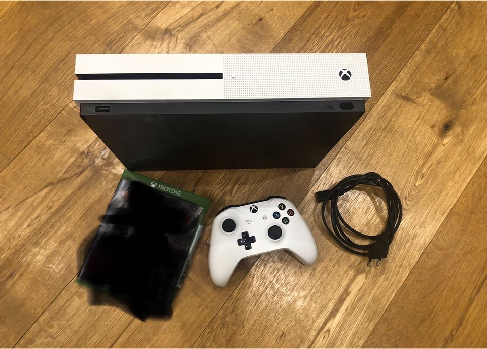 Xbox One S 1 TB + Spiel + Controller in Gerolsbach