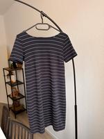 Blau-weiß gestreiftes Kleid von Vila Köln - Nippes Vorschau