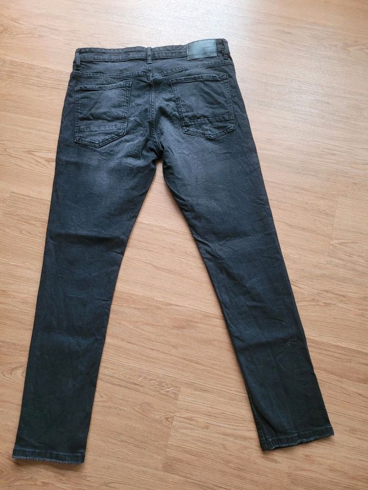 Herren jeans schwarz clockhouse c&a canda gr.L 34/32 in Wilhelmshaven