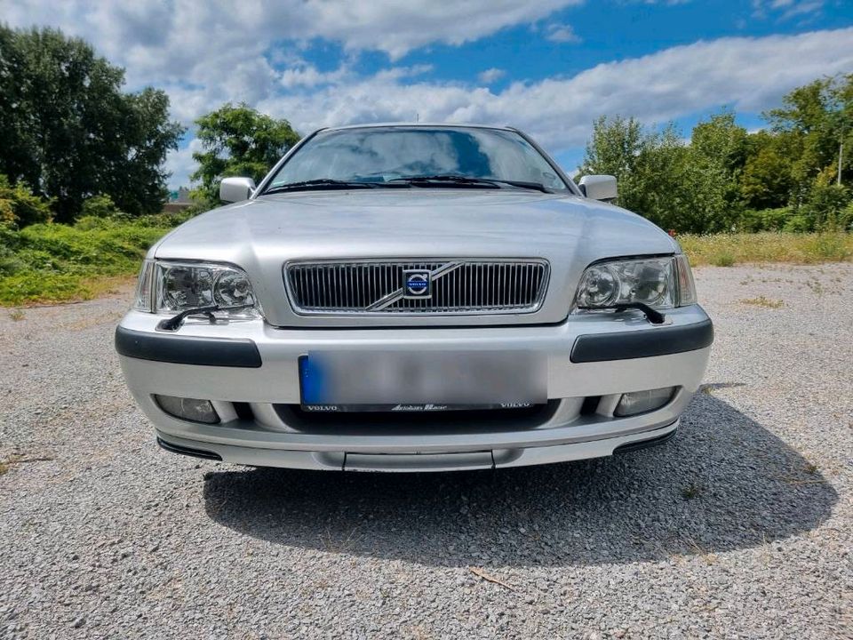 Volvo V40 Sportedition (selten) / Klima, Sitzheizung, Schiebedach in Wiesbaden