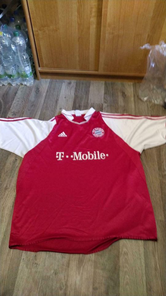 Sammlung Bayern Trikot Originalware in Neunburg