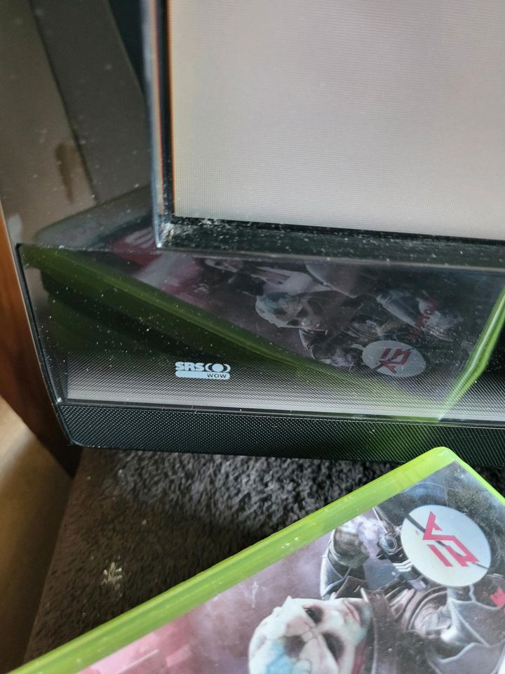 Xbox 360 plus Toshiba TV 107cm - einzeln oder zusammen in Neumünster