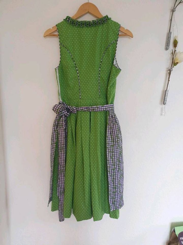 Dirndl schick und neu Gr. 40 in Ehningen