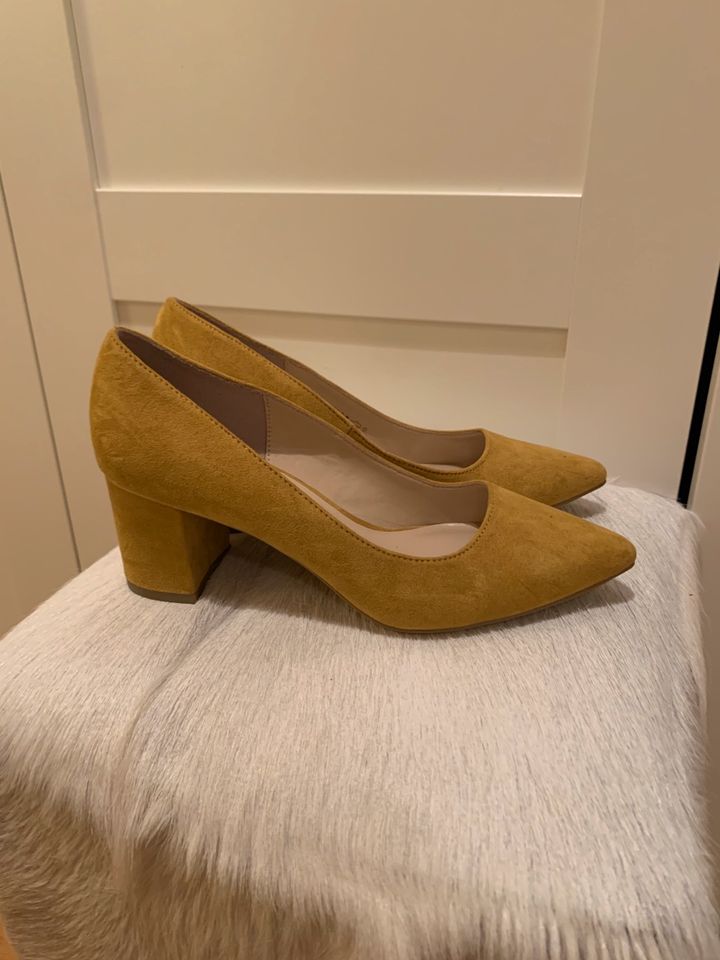 wNeu Wunderschöne Pumps Gr 36 gelb yellow Blockabsatz in Traunstein