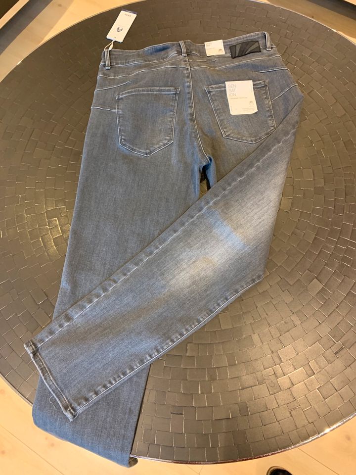 BRAX Style ANA Jeans ⭐️Push up⭐️ 42 Neu grau in Hessen - Burghaun | eBay  Kleinanzeigen ist jetzt Kleinanzeigen