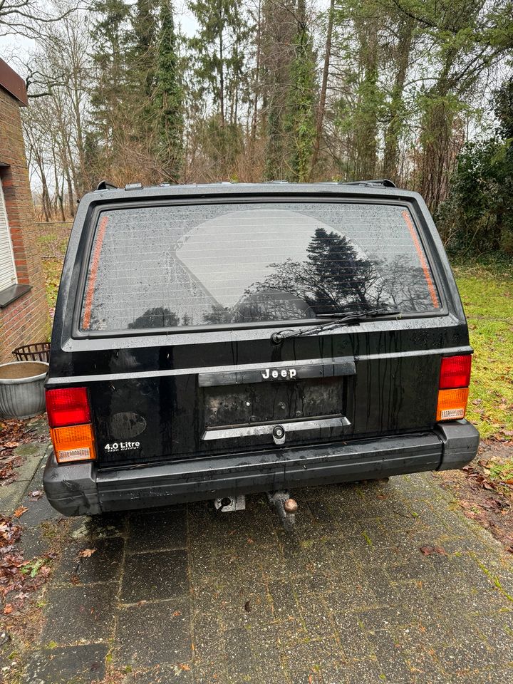 Jeep Cherokee XJ 4.0 LPG TÜV neu in Papenburg