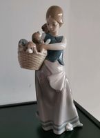 Lladro Porzellan Figur Mädchen mit Welpen, Hunde Nordrhein-Westfalen - Bergisch Gladbach Vorschau