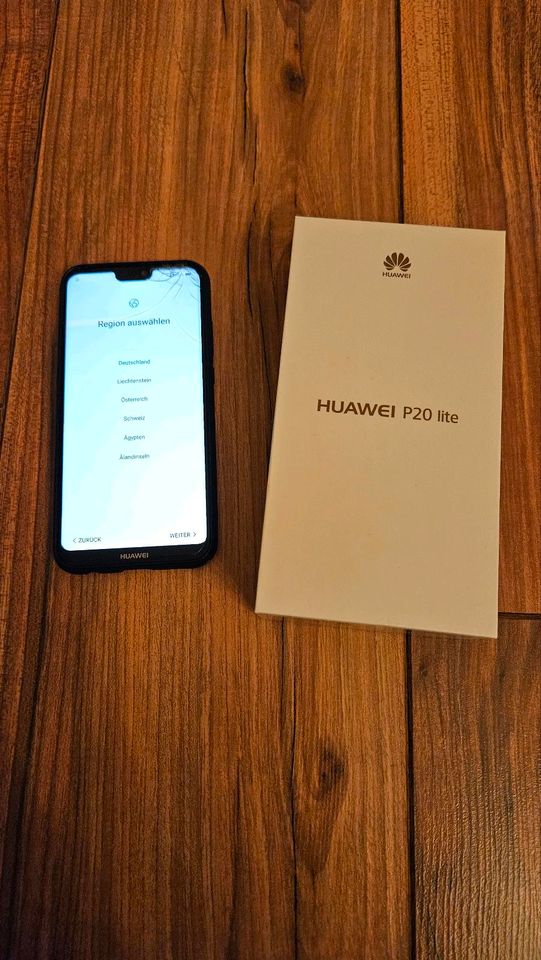 Huawei p20 lite Handy schwarz leichter Defekt in Dippoldiswalde