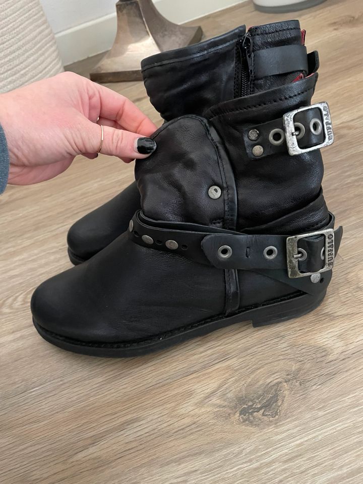 Boots - Buffalo/ Leder, schwarz/rot, Größe 37 *TOP* in München