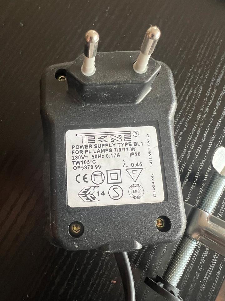 Schreibtischlampe klemmbar blau klappbar elektrisch gebraucht in Neumünster
