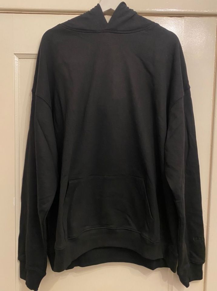 Fear of god essentials hoodie in Hamburg