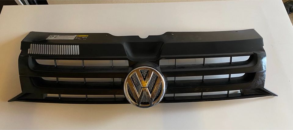 VW T5 Transporter Kühlergrill in Schalkham