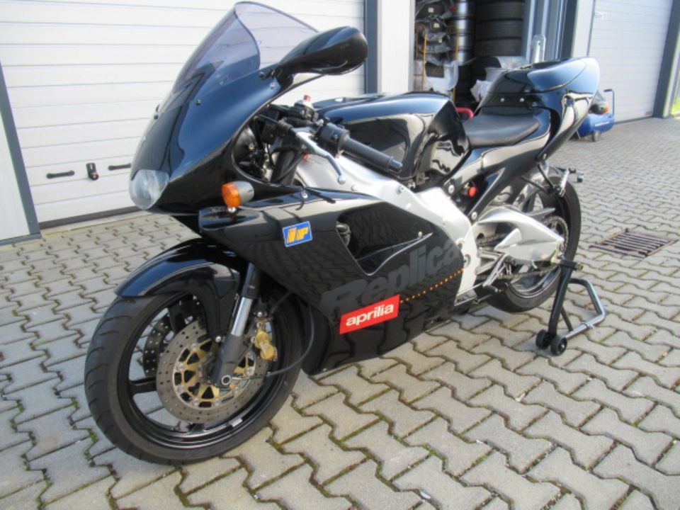 Aprilia RS 250 org. 11,3Tkm schwarz im Originalzustand in Rosbach (v d Höhe)