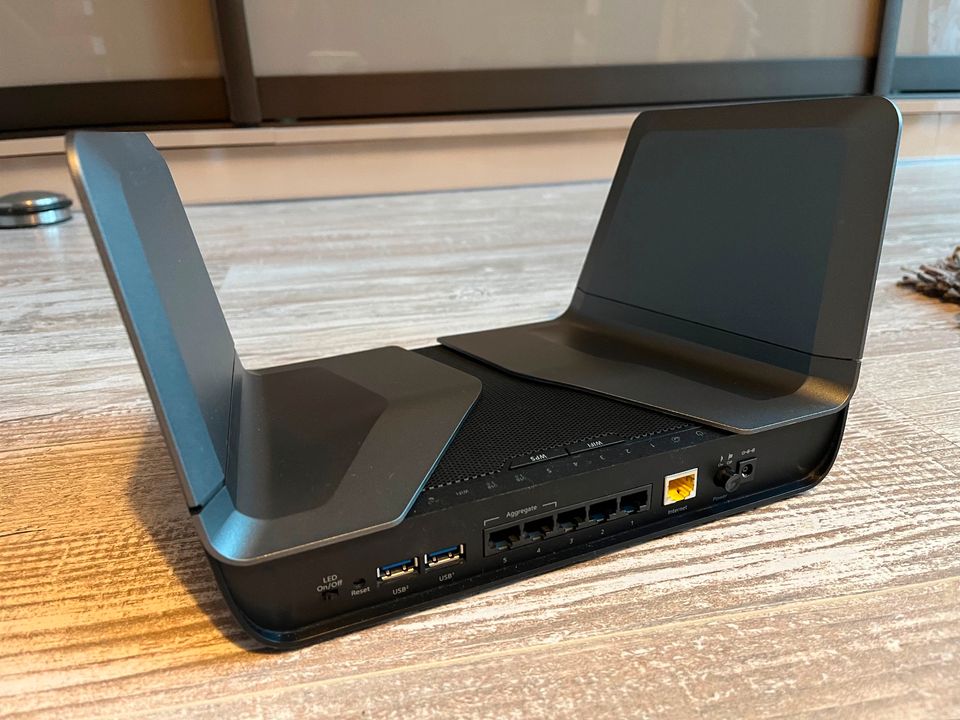 Netgear Nighthawk AX8 AX6000 RAX80 8-stream WiFi 6 Router Wlan in Bühlertal