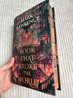 The Book that broke the world Locked Library Edition Fairyloot Bayern - Kleinostheim Vorschau