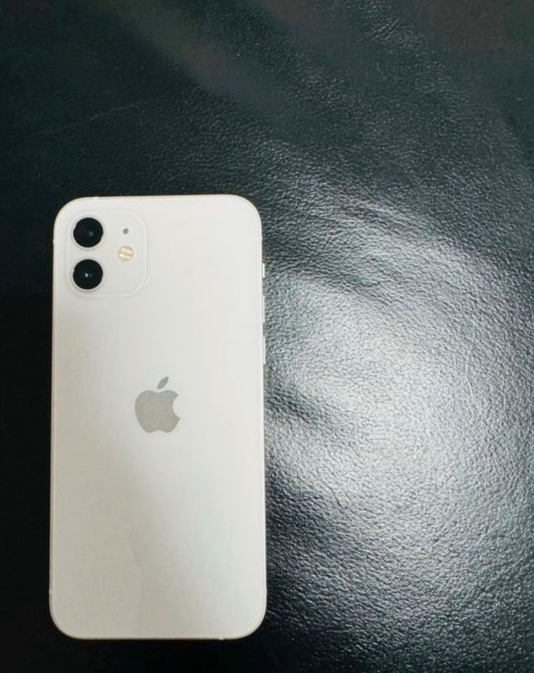 iPhone 12 64 GB Weiß in Stockach