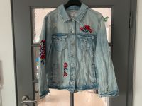 Tolle Jeansjacke Größe 44 mit Stickereien im Used Look Baden-Württemberg - Keltern Vorschau