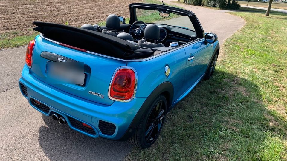 Mini Cooper S Cabrio mit JCW Aerodynamik-Trim in Grünstadt