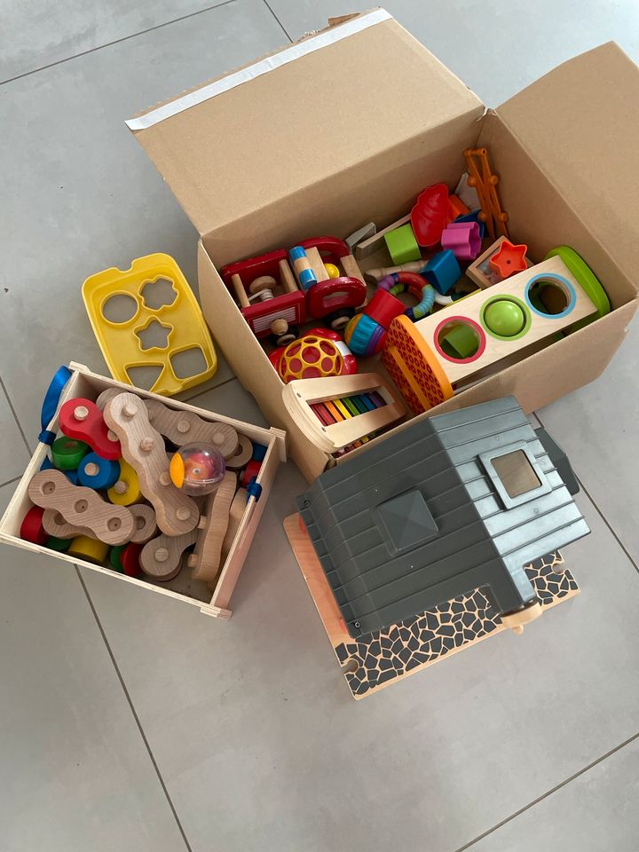 Kiste hochwertige Spielzeuge - nur Abholung in Bremen
