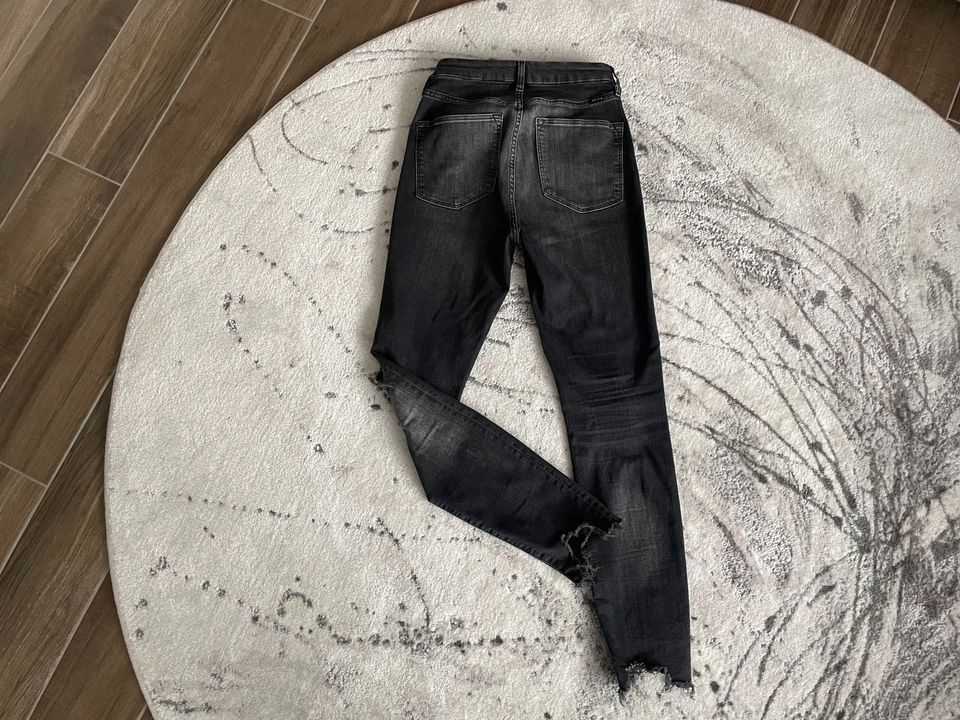 Jeans Damenjeans mit Fransen Gr. XS (W 26) von H&M in Vöhringen