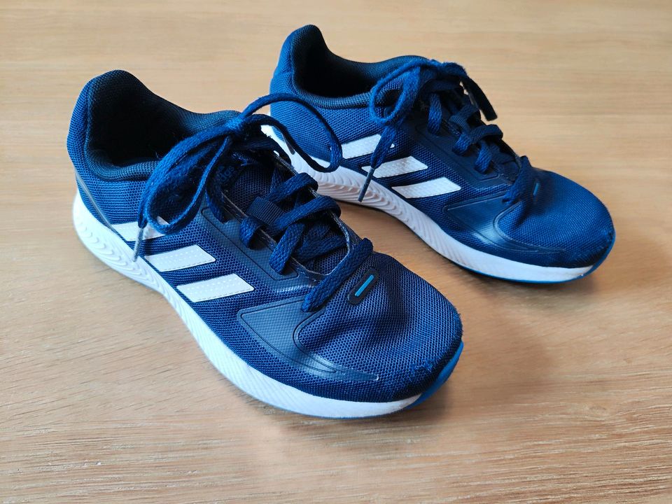 Adidas Schuhe Jungen Sport Schule blau Turnschuhe Turnen Gr. 32 in Leipzig