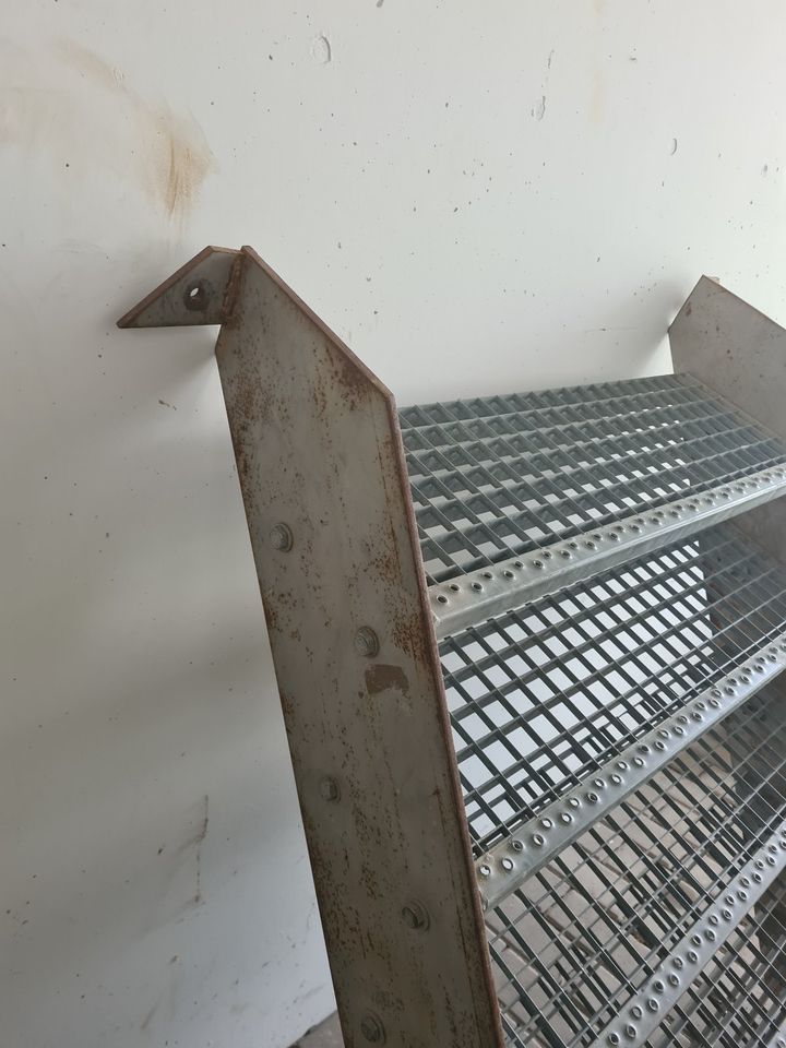 Bautreppe aus Stahl mit 5 Stufen in Bad Salzschlirf