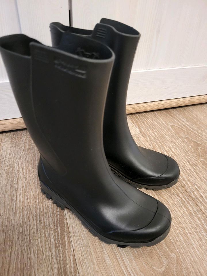 NEUw Gummistiefel 31 32 schwarz Decathlon Solognac in Dallgow