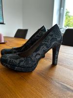 Tamaris Pumps schwarz/grau Schlangenmuster Baden-Württemberg - Aalen Vorschau