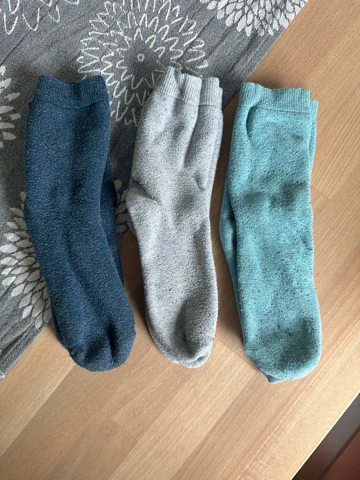 Tolle Frottee Socken von Topolino in 31-34 in Olpe