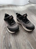 Nike Sneaker Mädchen Gr. 23,5 Kinderschuhe Turnschuhe Nordrhein-Westfalen - Kamp-Lintfort Vorschau