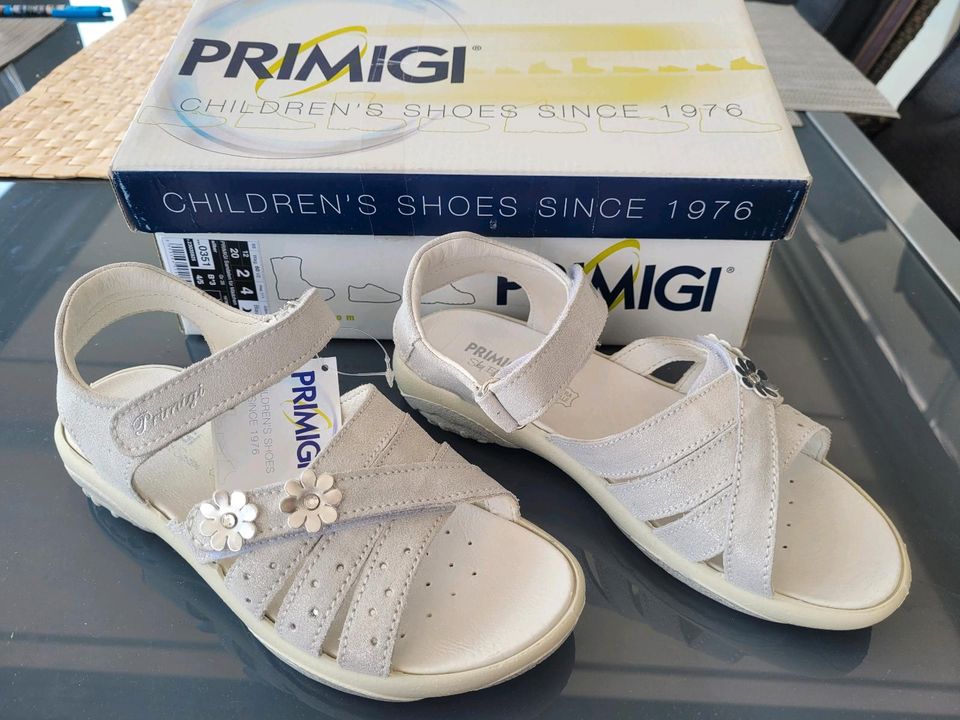 NEU Sandalen Primigi 35 Silber Blumen in Tamm