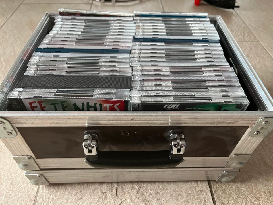 42 CD's Fetenhits Sammlung inkl. Case (Rarität) in Willingen (Upland)