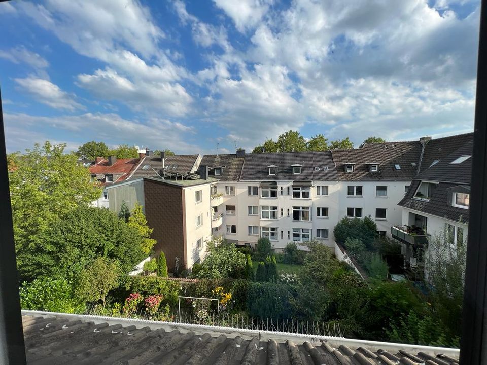 Vollständig möbliert und saniert! All-In! A-Lage Essens - 1. OG in bester Lage von E-Rü. mit Balkon in Essen