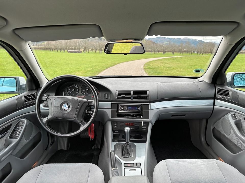 BMW 520i A Touring Xenon Klimaaut. PDC Scheckheft in Steinach Baden