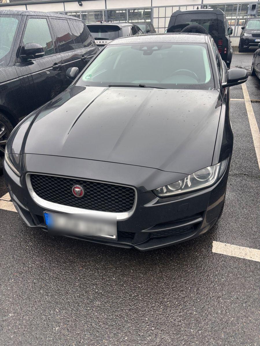 Abbildung des Autos Jaguar XE E-Performance
