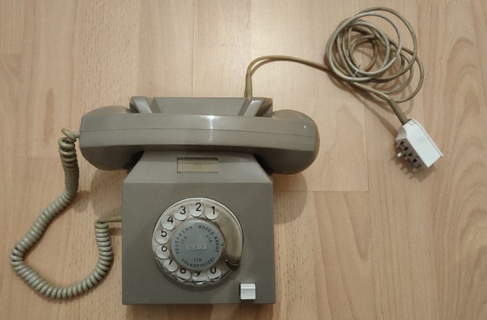 DDR Wählscheiben-Telefon Variant Typ N045-00101 / Bj. 07/76 in Dresden