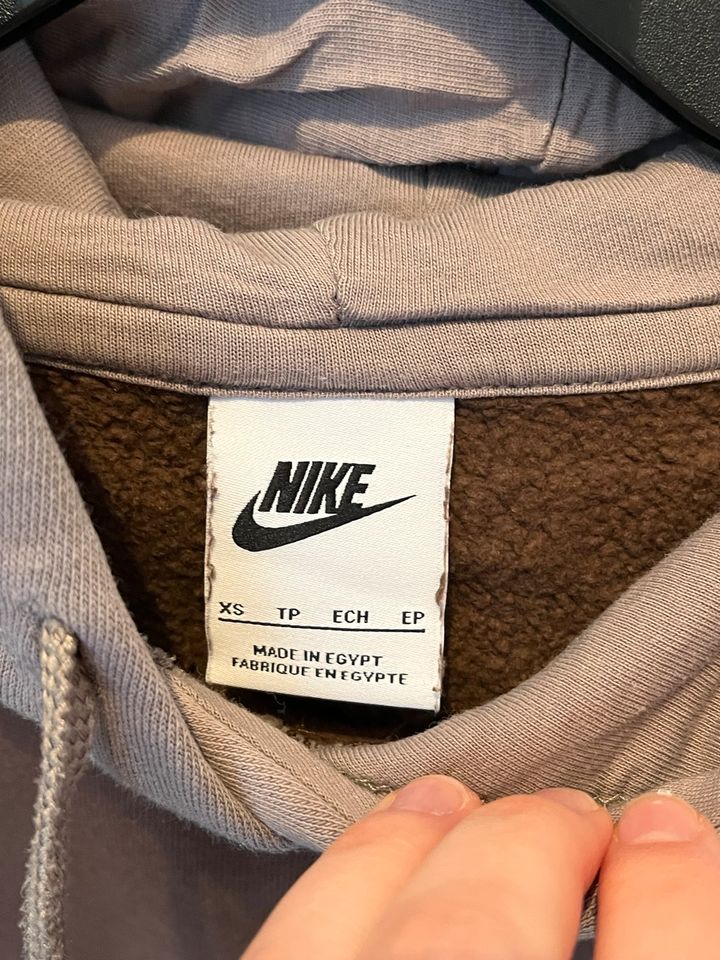 Nike Hoodie / Pullover braun/beige/grau/gold mehrfarbig XS/S in Heuchelheim